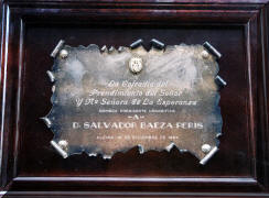 18 de diciembre de 1994: Placa conmemorativa del nombramiento de D. Salvador Baeza Peris como Presidente Honorfico de la cobrada