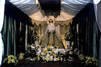 Dosel de la Virgen de la Esperanza. Clavarios: Asociación Pro-sub